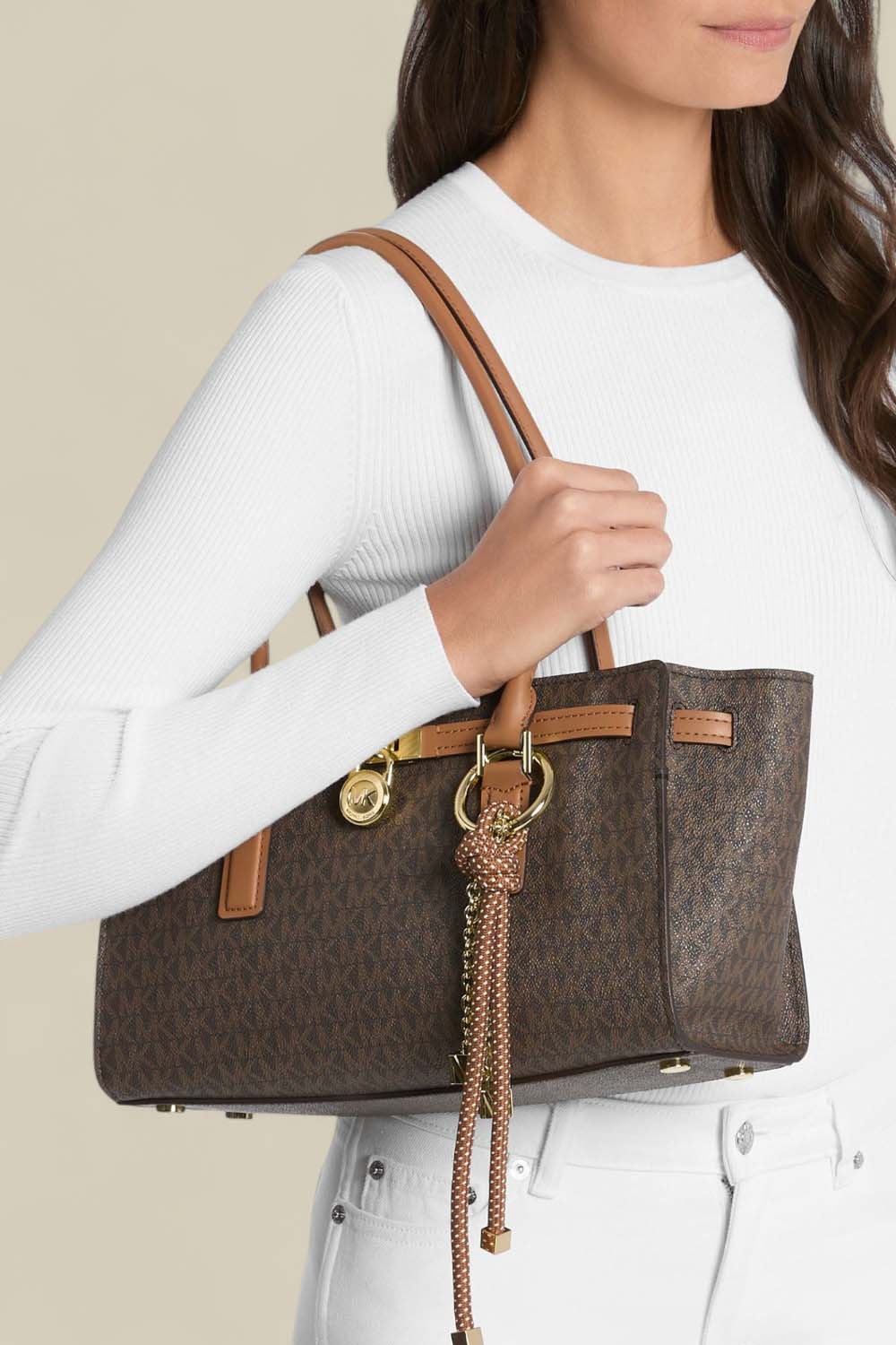 תמונת כל הלוק של תיק כתף המילטון סמול